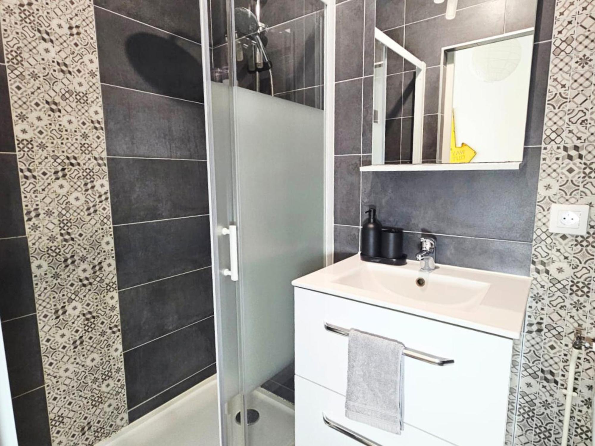 Passage Secret - Ideal Pro, Couples, Familles & Amis - Le Calme En Hypercentre - Wifi Haut Debit - Netflix - Machine A Laver - Gare, Cathedrale, Commerces, Restaurants & Transports En Commun A Moins De 10 Minutes A Pied Reims Exterior photo